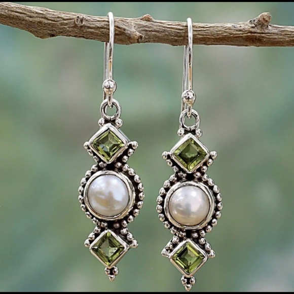 Jewelry - Beautiful Gift Idea - Silver Crystals and Pearl Earrings
